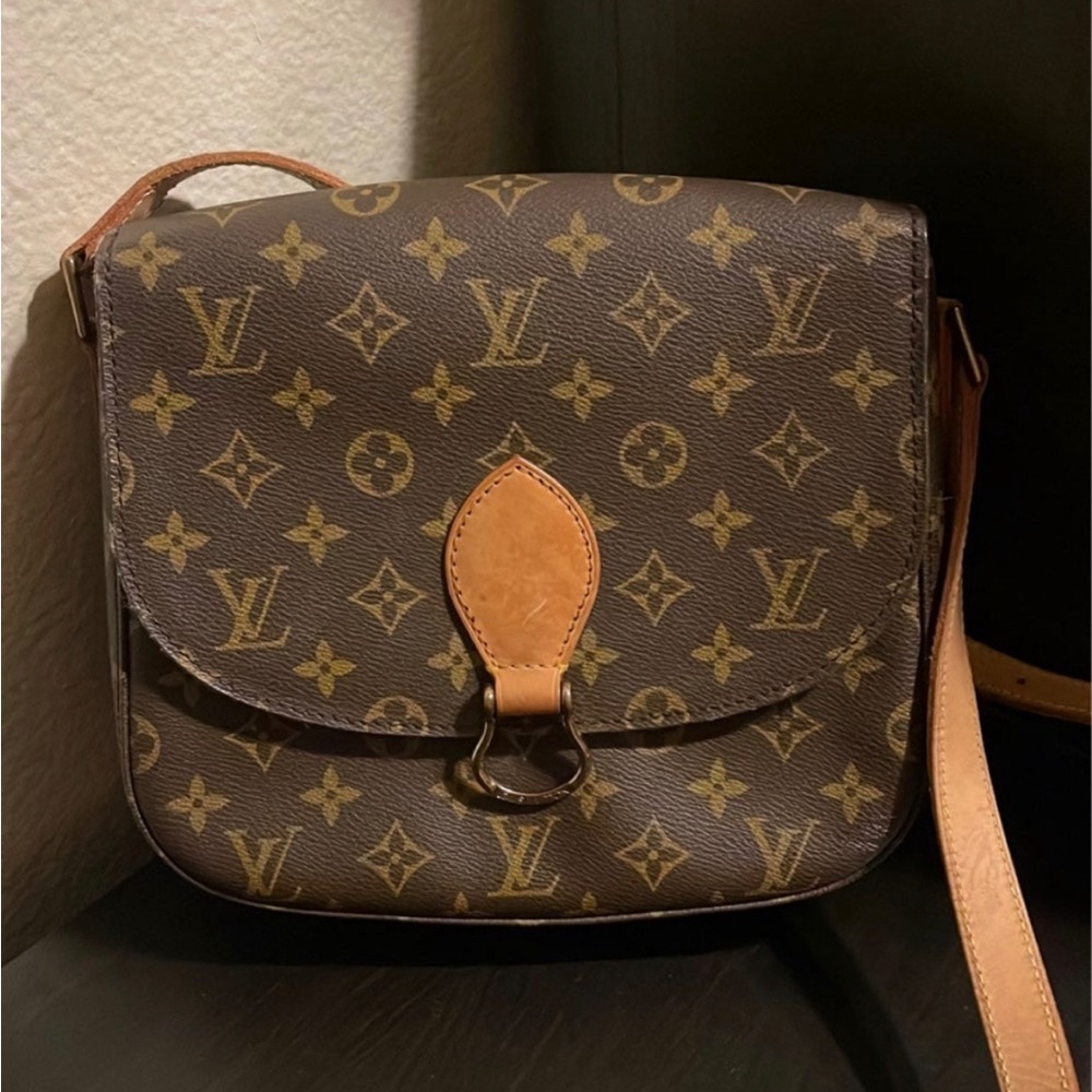LV Saint Cloud GM - please see pics for reference.